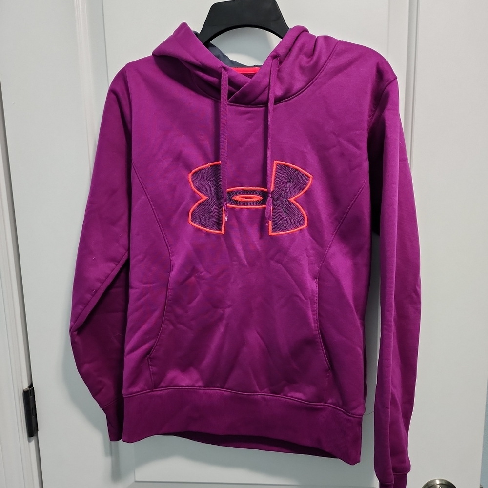Purple Under armour Hooded Sweatshirt. SzM..